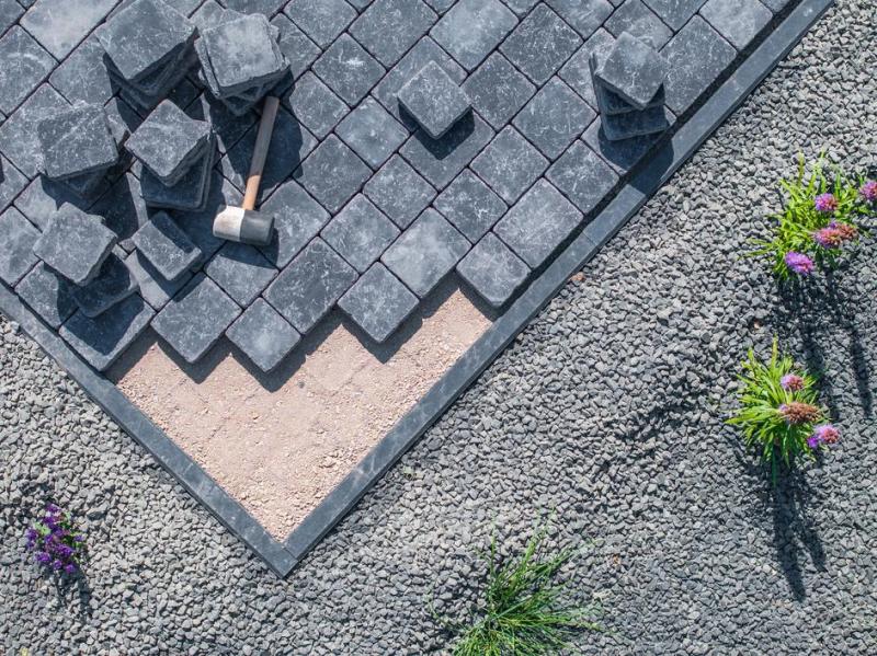 Pose de pav&eacute;s &agrave; Saint Fergeux, guide pour un rev&ecirc;tement durable